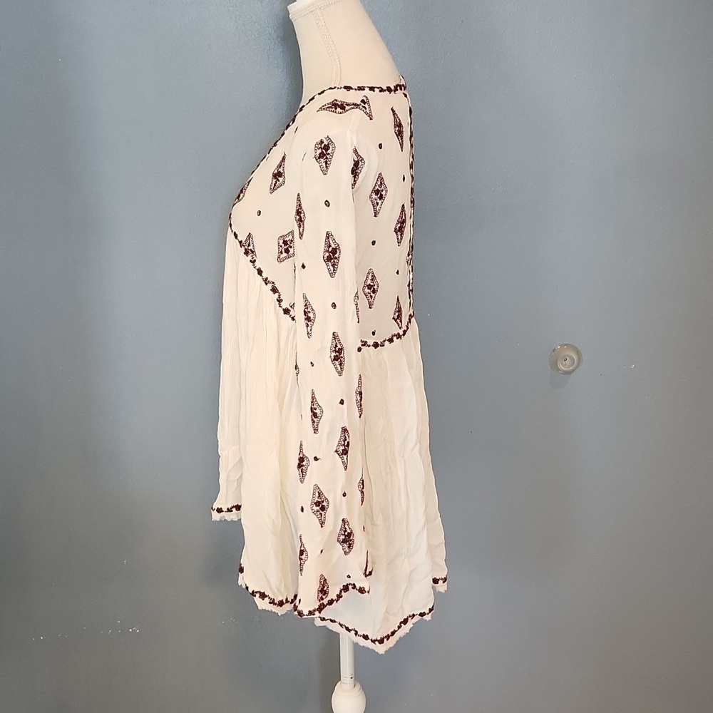 Free People boho pesent open keyhole back floral embroidery long bell sl… - Picture 2 of 6